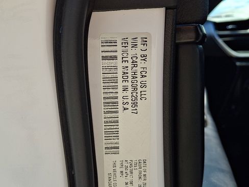 Used 2024 Jeep Grand Cherokee Laredo AWD/4WD image 26