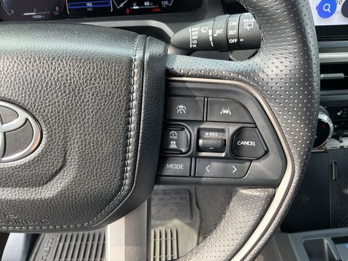 Used 2025 Toyota 4Runner Limited AWD/4WD image 23