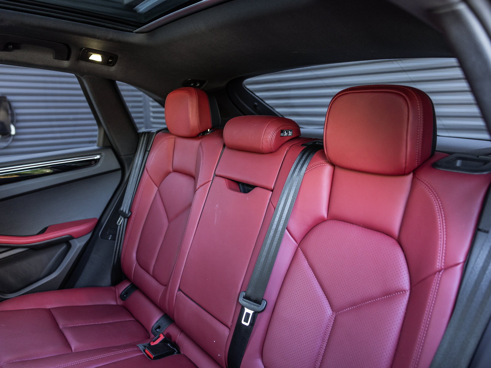 Certified 2026 Porsche Macan AWD/4WD image 17