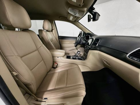 Used 2022 Jeep Grand Cherokee Laredo E RWD image 30
