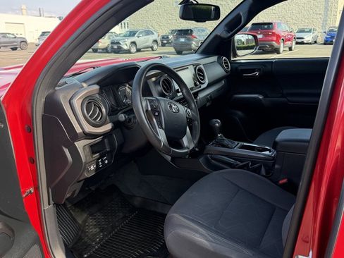 Used 2017 Toyota Tacoma TRD Sport w/ Premium & Technology Package AWD/4WD image 14