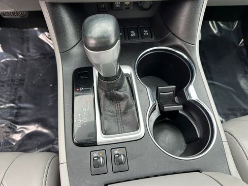Used 2019 Toyota Highlander XLE image 26