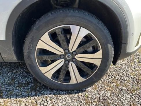 Used 2023 Volvo XC40 Recharge Plus image 10