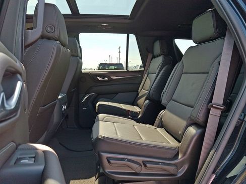 Used 2022 GMC Yukon Denali w/ Denali Premium Package AWD/4WD image 11