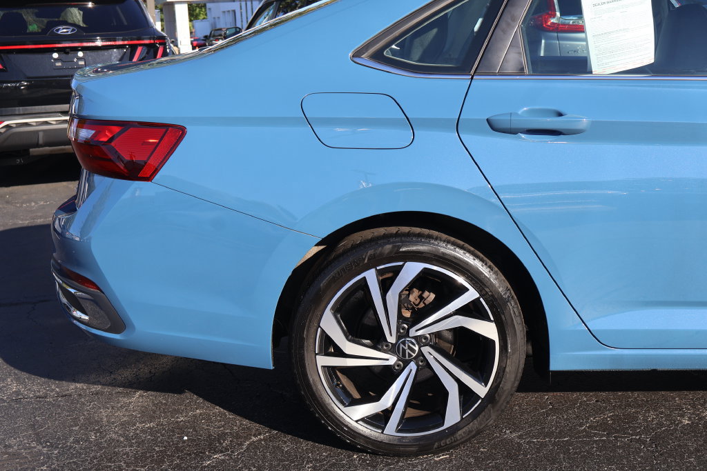 Used 2025 Volkswagen Jetta SEL FWD image 8