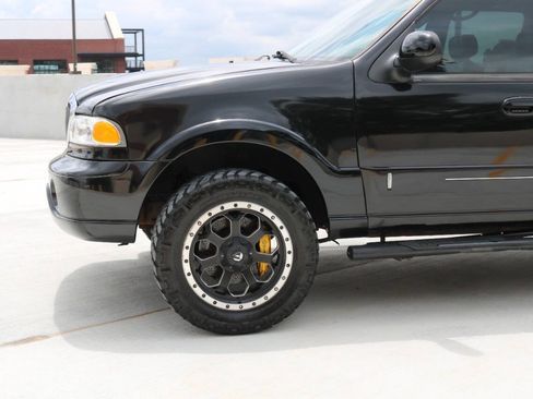 Used 2002 Lincoln Blackwood RWD image 32