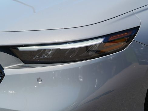 Used 2023 Honda Accord Touring image 10