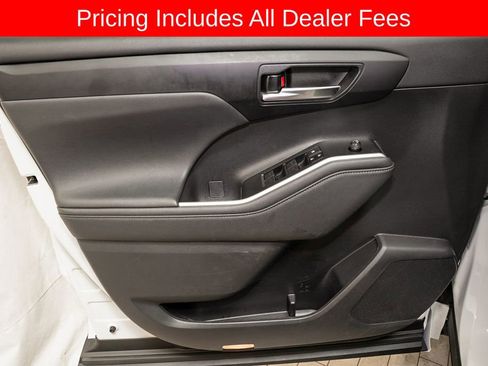 Used 2023 Toyota Highlander XLE AWD/4WD image 14