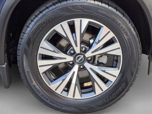 Used 2022 Nissan Rogue SV w/ SV Premium Package image 24