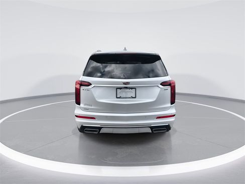 Used 2023 Cadillac XT6 Premium Luxury image 7