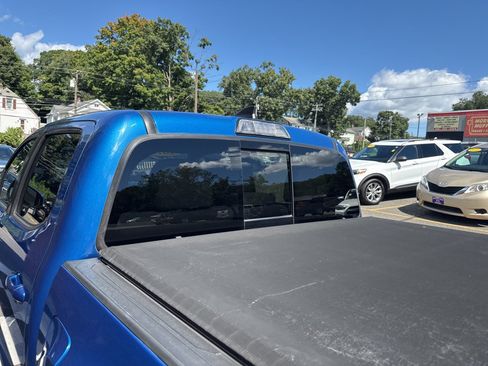 Used 2017 Toyota Tacoma TRD Sport w/ Tow Package (A/T) AWD/4WD image 8