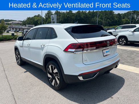 Certified 2024 Volkswagen Atlas Cross Sport SE FWD image 8