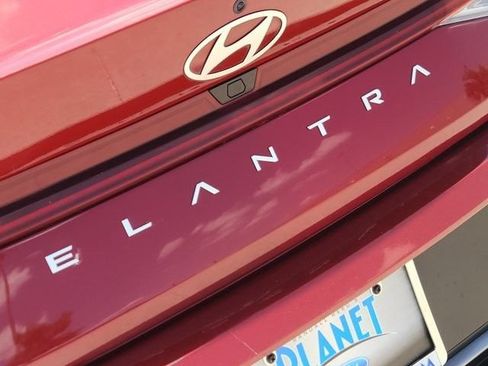 Used 2024 Hyundai Elantra Limited FWD image 11