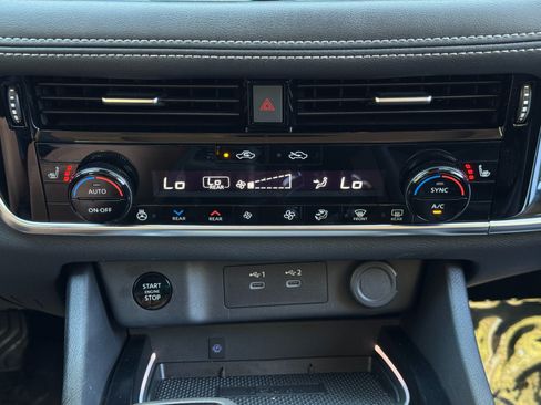 Used 2024 Nissan Rogue SL w/ SL Premium Package FWD image 27