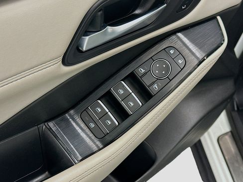 Used 2023 Nissan Rogue SL w/ SL Premium Package image 15