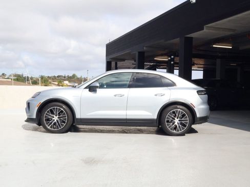 Certified 2025 Porsche Macan Electric RWD image 2