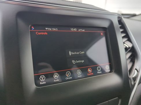 Used 2021 Jeep Cherokee Latitude image 18