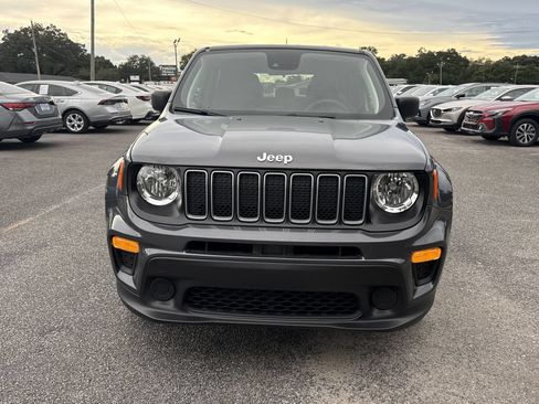 Used 2023 Jeep Renegade Latitude AWD/4WD image 8