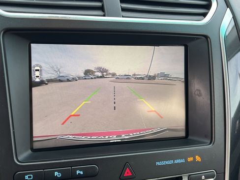 Used 2016 Ford Explorer Platinum image 25