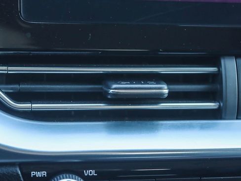 Used 2022 Kia Niro EX Premium image 28