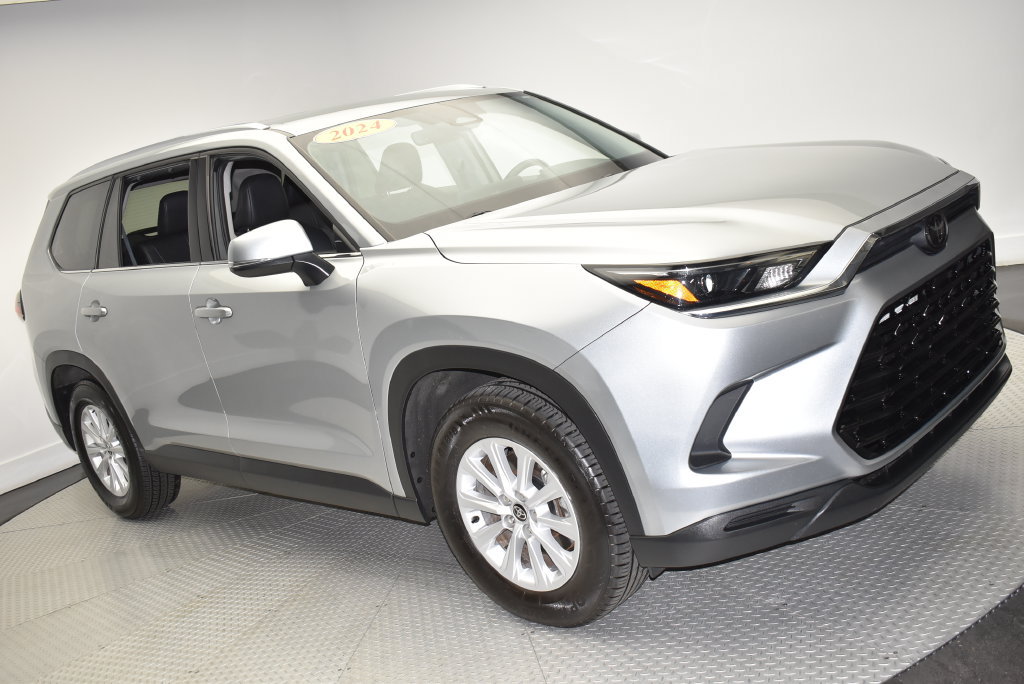 Used 2024 Toyota Grand Highlander AWD image 3