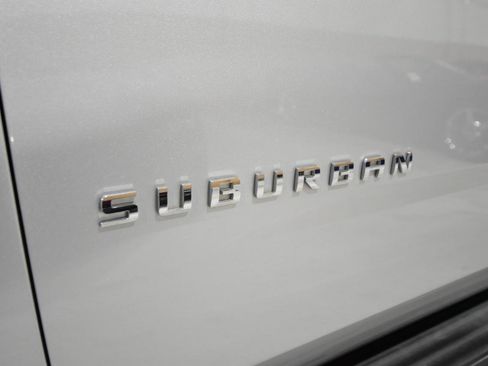 Used 2015 Chevrolet Suburban LT image 6