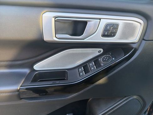 Used 2023 Ford Explorer Platinum w/ Technology Package image 13