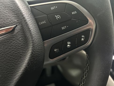 Used 2024 Chrysler Pacifica Touring-L image 16