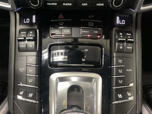Used 2018 Porsche Cayenne image 21