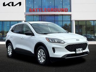 Used 2022 Ford Escape SE image 1