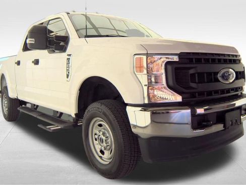 Used 2022 Ford F250 XL w/ Power Equipment Group AWD/4WD image 3