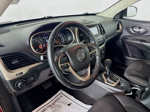Used 2015 Jeep Cherokee Latitude AWD/4WD image 8