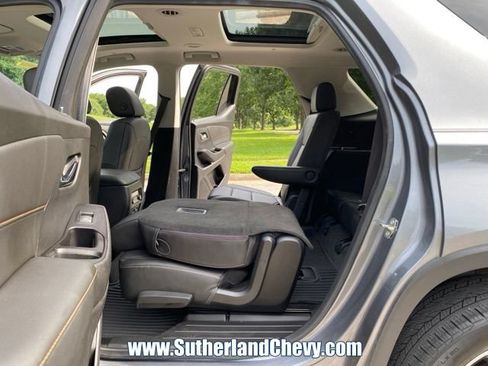 Used 2020 Chevrolet Traverse LT w/ LT Premium Package FWD image 43