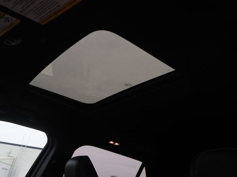 Used 2018 Ford Explorer Platinum image 38