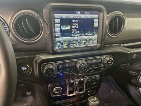 Used 2023 Jeep Wrangler Unlimited w/ Cold Weather Group AWD/4WD image 26