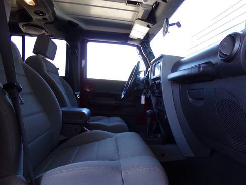 Used 2007 Jeep Wrangler Unlimited Sahara w/ Dual Top Group image 23