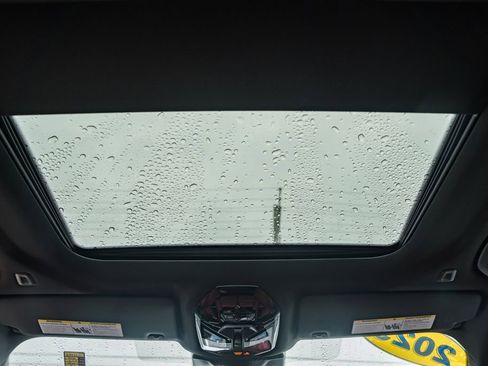 Used 2025 BMW 530i xDrive w/ Premium Package image 25