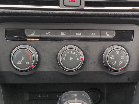 Used 2022 Volkswagen Taos SE image 18