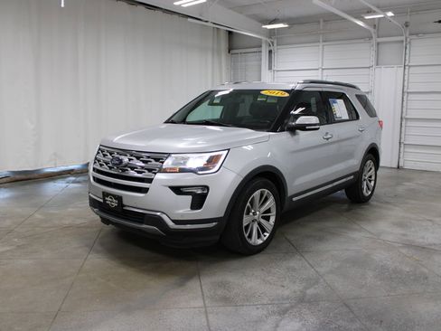 Used 2019 Ford Explorer Limited w/ Class III Trailer Tow Package image 4