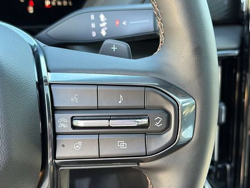 Used 2025 GMC Yukon AT4 w/ AT4 Premium Plus Package AWD/4WD image 16