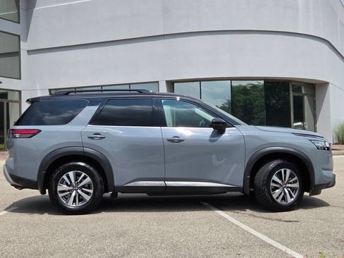 Used 2022 Nissan Pathfinder SL AWD/4WD image 26