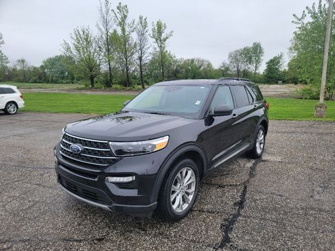 Used 2023 Ford Explorer XLT w/ Equipment Group 202A image 1
