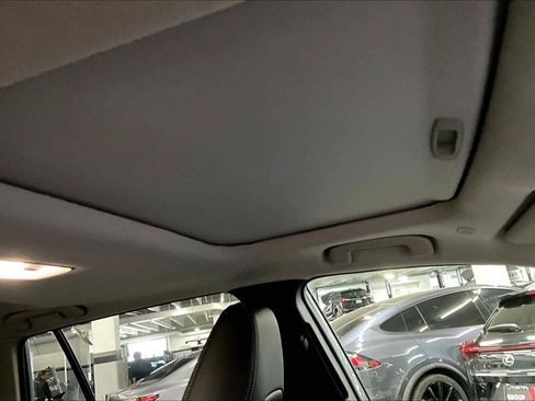 Used 2024 Toyota Corolla Cross XLE w/ Convenience Package image 13