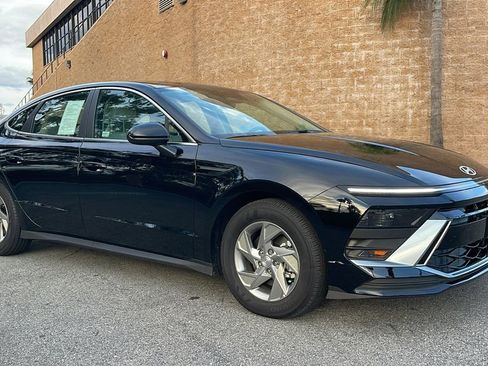 Certified 2025 Hyundai Sonata SE image 1