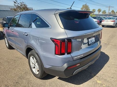 Used 2023 Kia Sorento LX FWD image 11