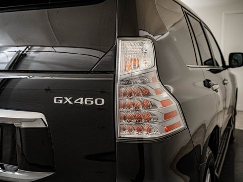 Used 2023 Lexus GX 460 Premium w/ Premium Package image 9
