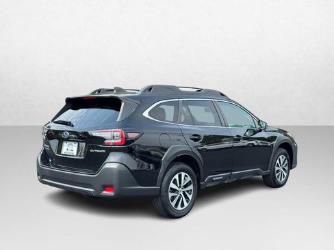 Used 2023 Subaru Outback Premium AWD/4WD image 4