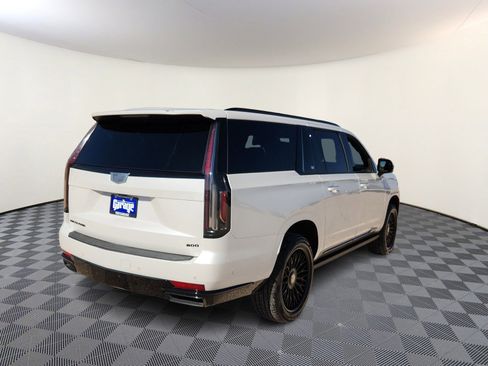 Used 2023 Cadillac Escalade ESV Premium Luxury Platinum image 4