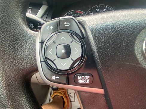 Used 2014 Toyota Camry LE FWD image 18