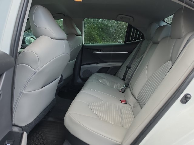 Used 2020 Toyota Camry SE FWD image 13